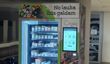 Zemkopības ministrijas ēkā uzstādīts kooperatīva “Provinces Produkti” pašapkalpošanās automāts